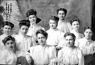 Ladies group, 1907.  Unidentified.